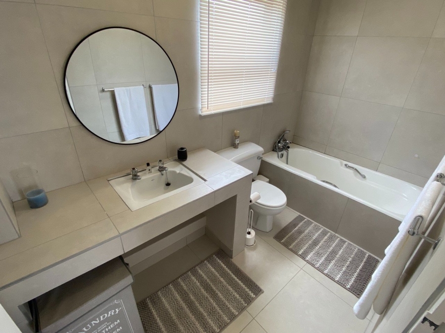 To Let 4 Bedroom Property for Rent in Bowtie Western Cape